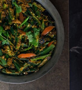 Close-up of freshly cooked Besan Wali Bhindi with a golden, crispy texture