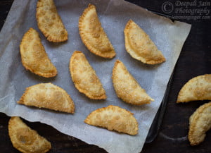 Ghujjia/ Karanji/ Coconut Filled Hand Pies