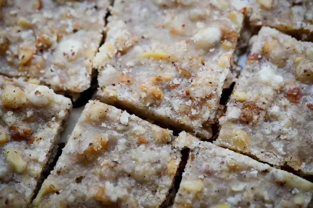 Gond ki barfi arranged neatly on a serving tray
