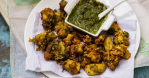 Close-up of a crispy Aloo Bread Pakori served in a plate
