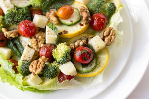 Lettuce Salad with Apple Cider Vinegar