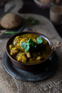 A bowl of Mathura ke Dubki Wale Aloo served with fresh coriander garnish