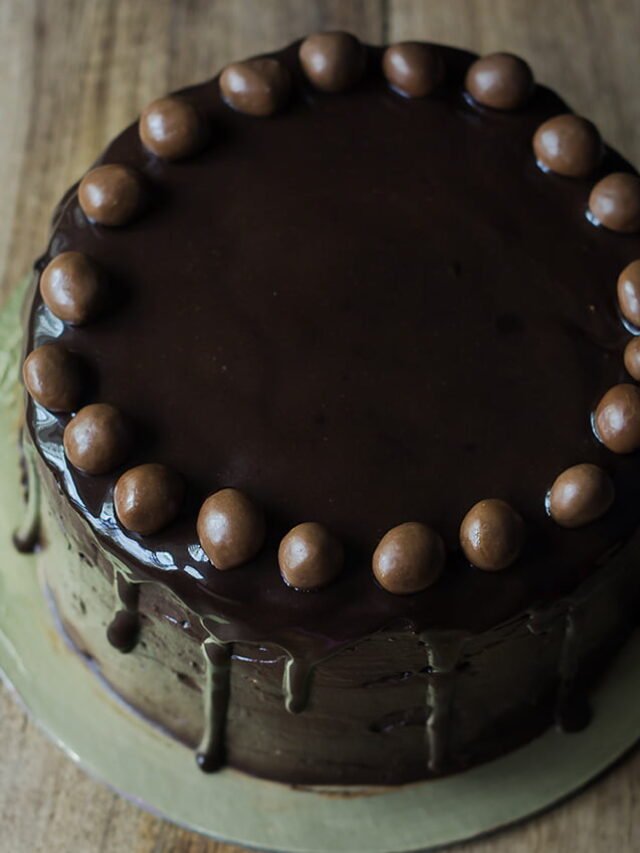 Old Fashioned Chocolate Cake