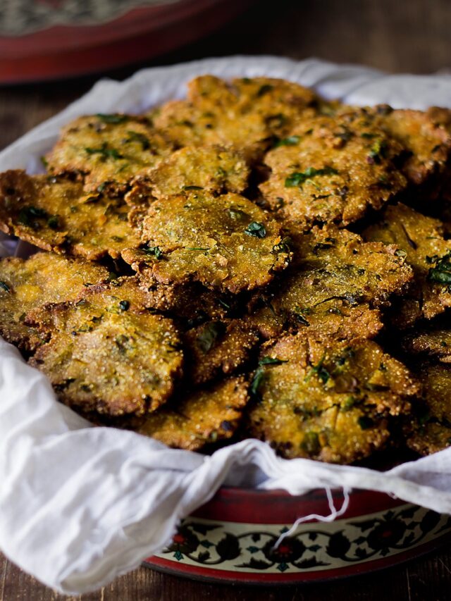 A beautifully arranged winter snack platter featuring Makka Methi Bhakri