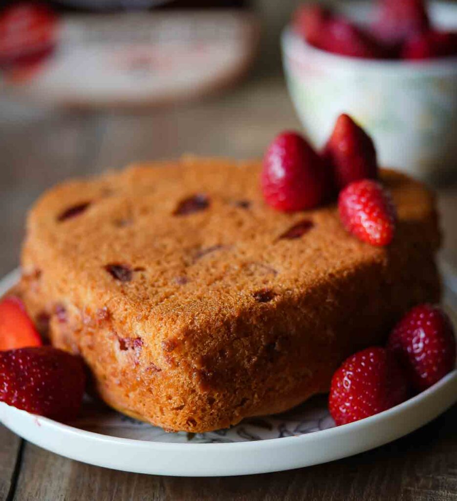 strawberry cake with fresh strawberries