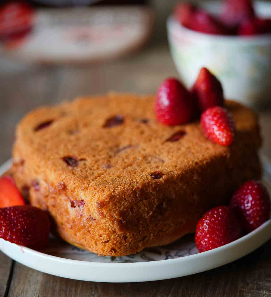 strawberry cake with fresh strawberries