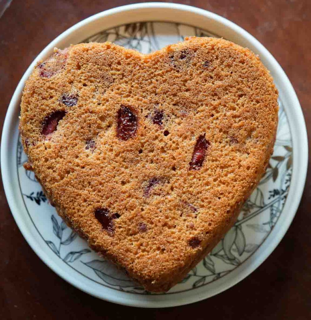 romantic strawberry cake for valentines
